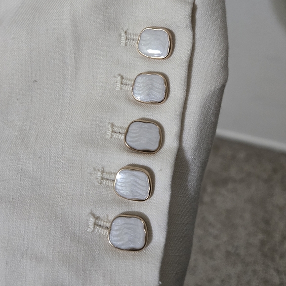House of Harlow 1960 Cream Color Blazer with Pearlescent Buttons - Picture 5 of 13